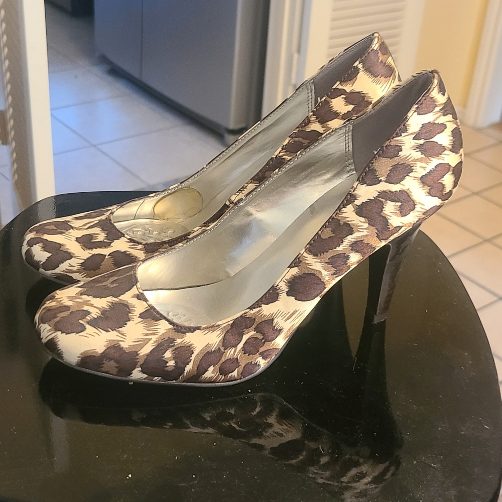 Shoes - Picture 6 of 16